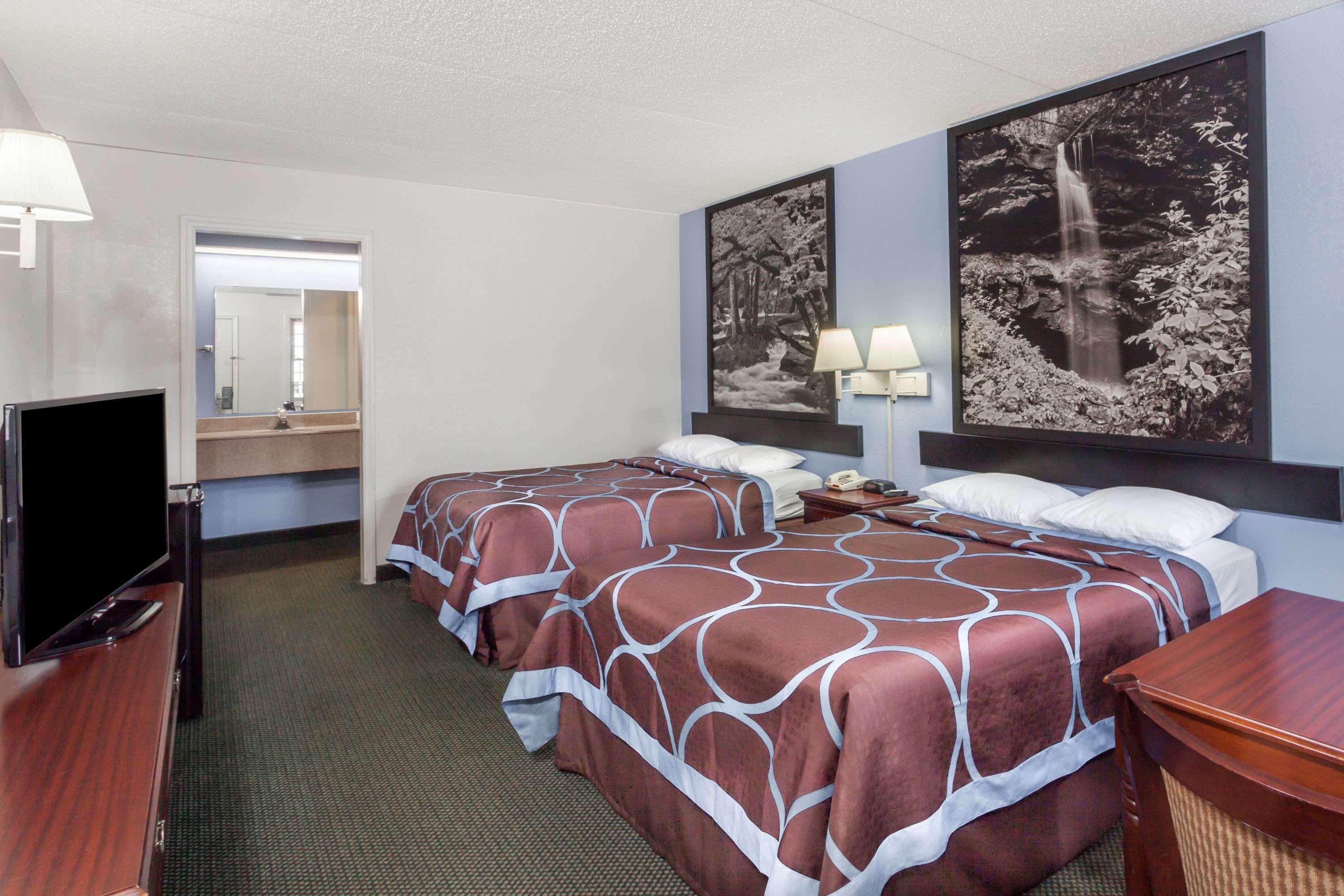 Super 8 By Wyndham Kingston Hotel Exterior photo
